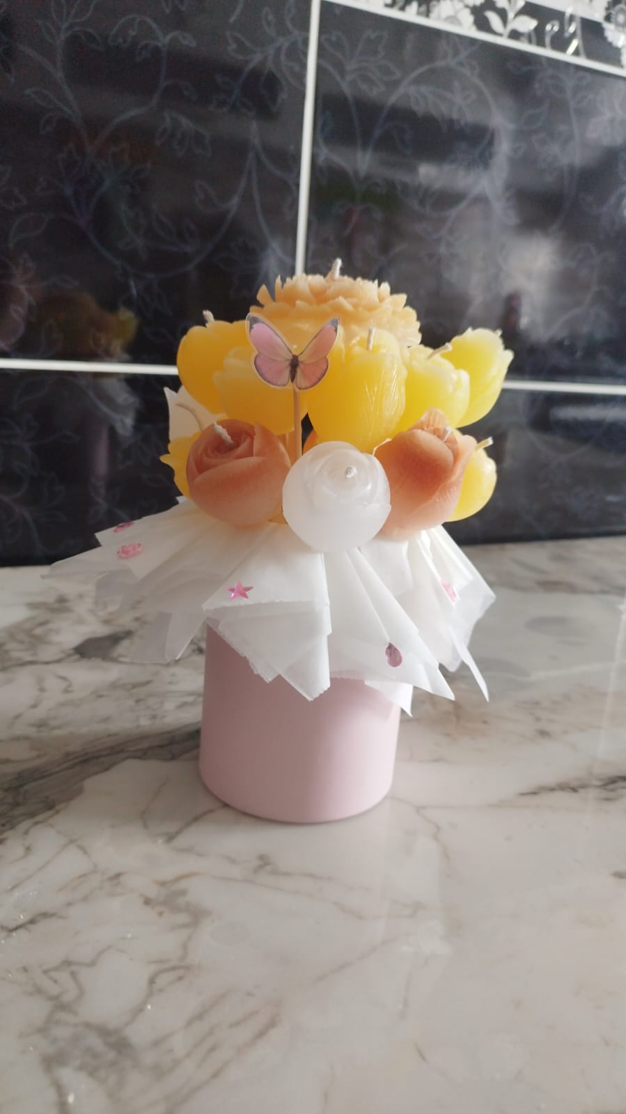 Çiçek desenli kokulu mum